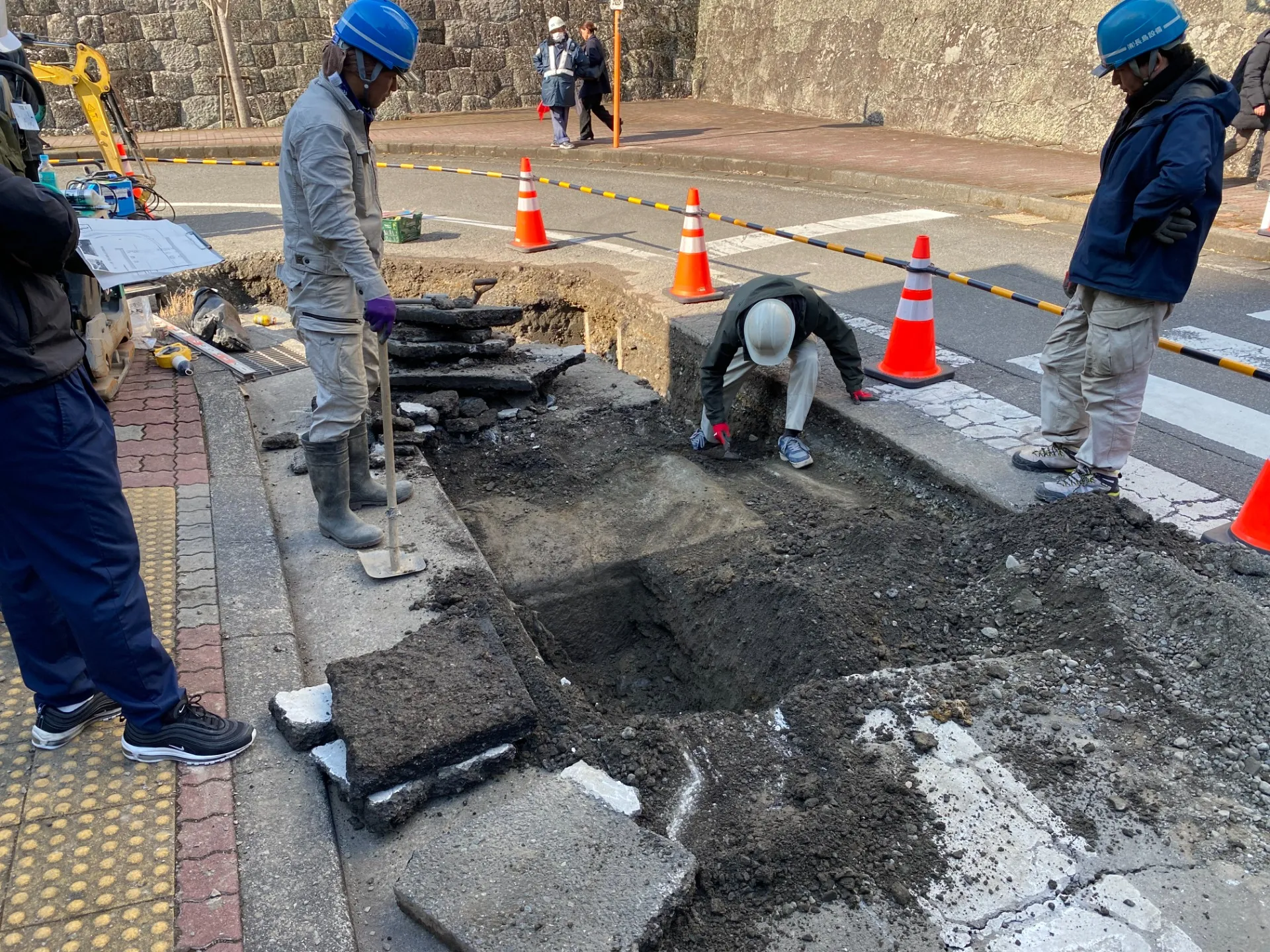 水道屋さんが駿府城で文化財発見！